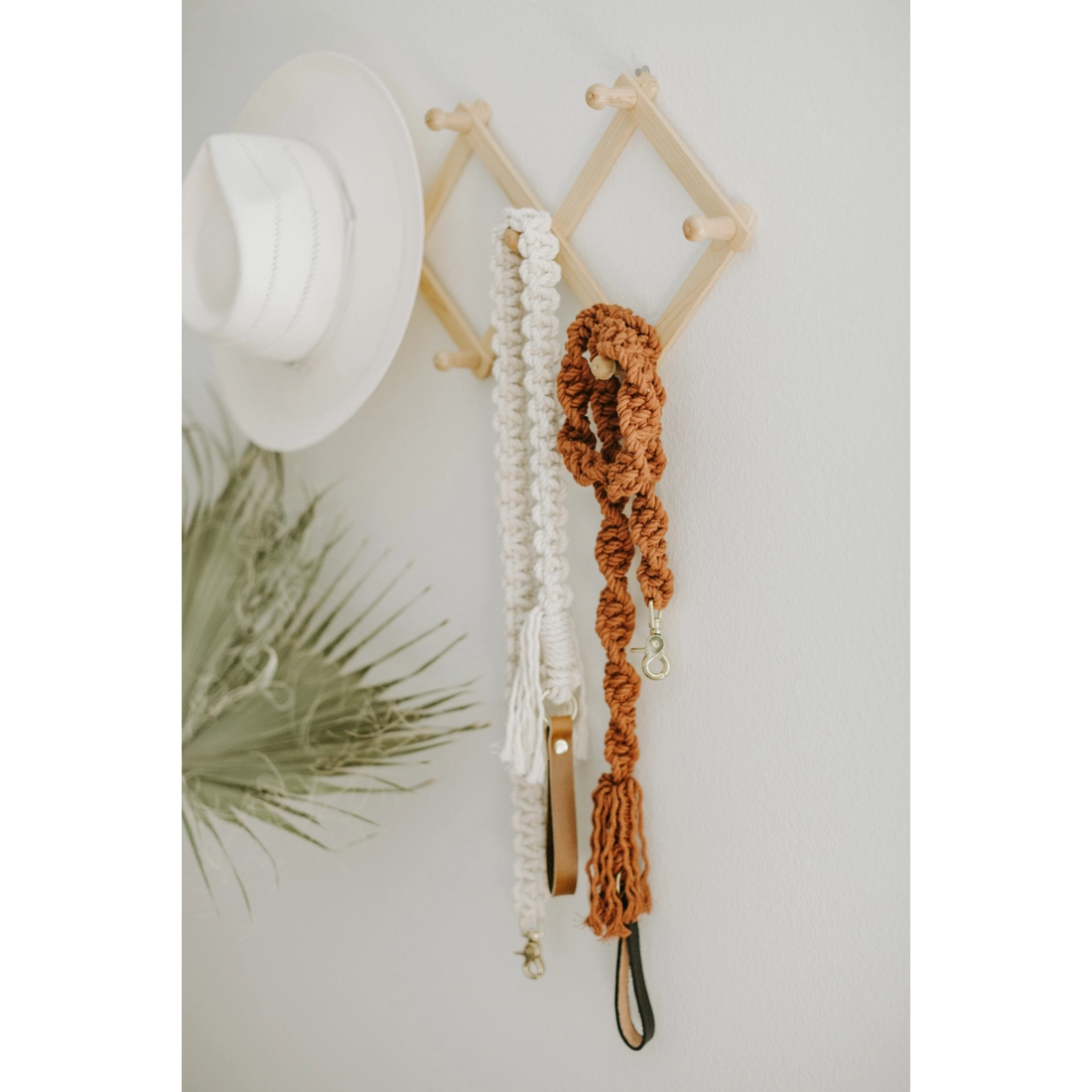 Macrame Dog Leash - Neutral Rope / Brown Leather Handle