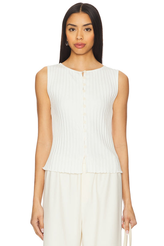 Woman wearing a sleeveless white top