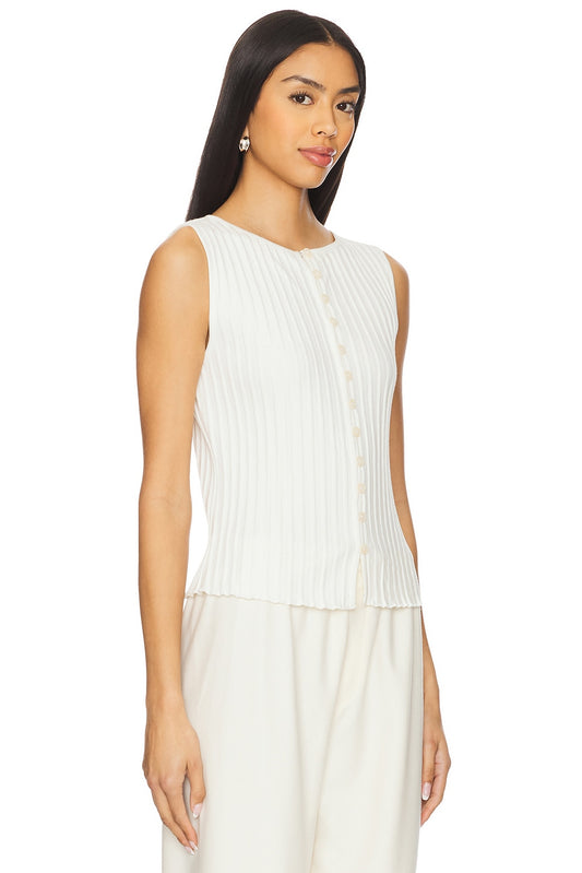 Woman wearing a sleeveless white top