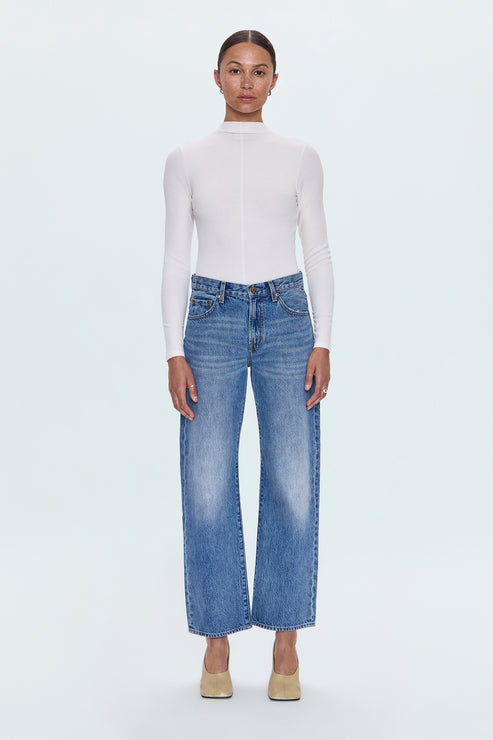 Lexi Mid Rise Bowed Straight - Metropolis