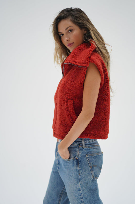 Baylor Sherpa Vest - Cayenne