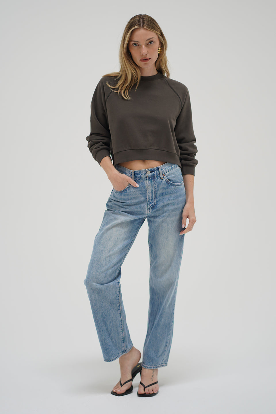 Woman wearing a brown cropped sweater 