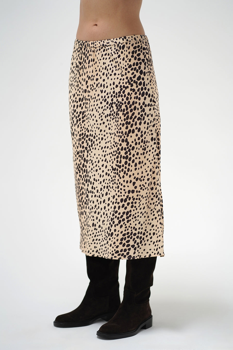 A model wearing a mid-length leopard print skirt