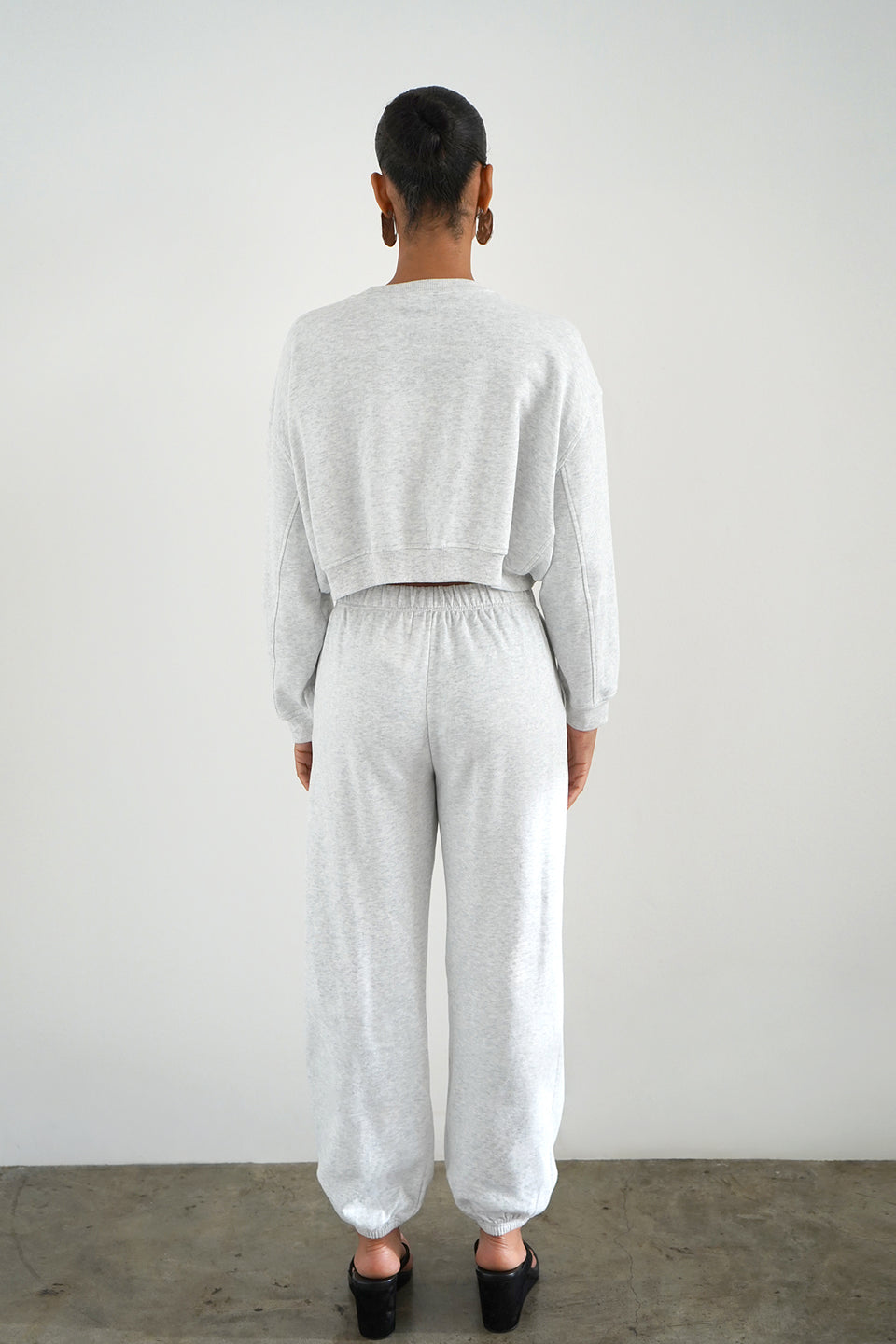 Woman wearing a grey cropped sweatshirt 