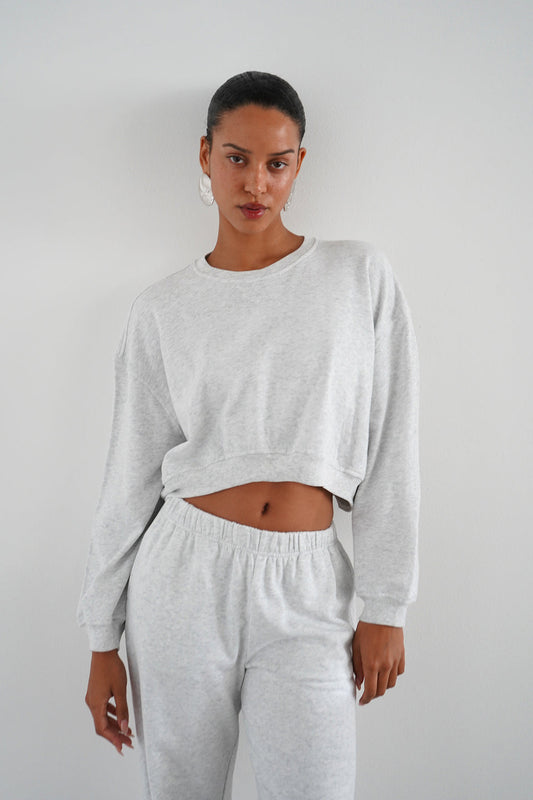 Woman wearing a grey cropped sweatshirt