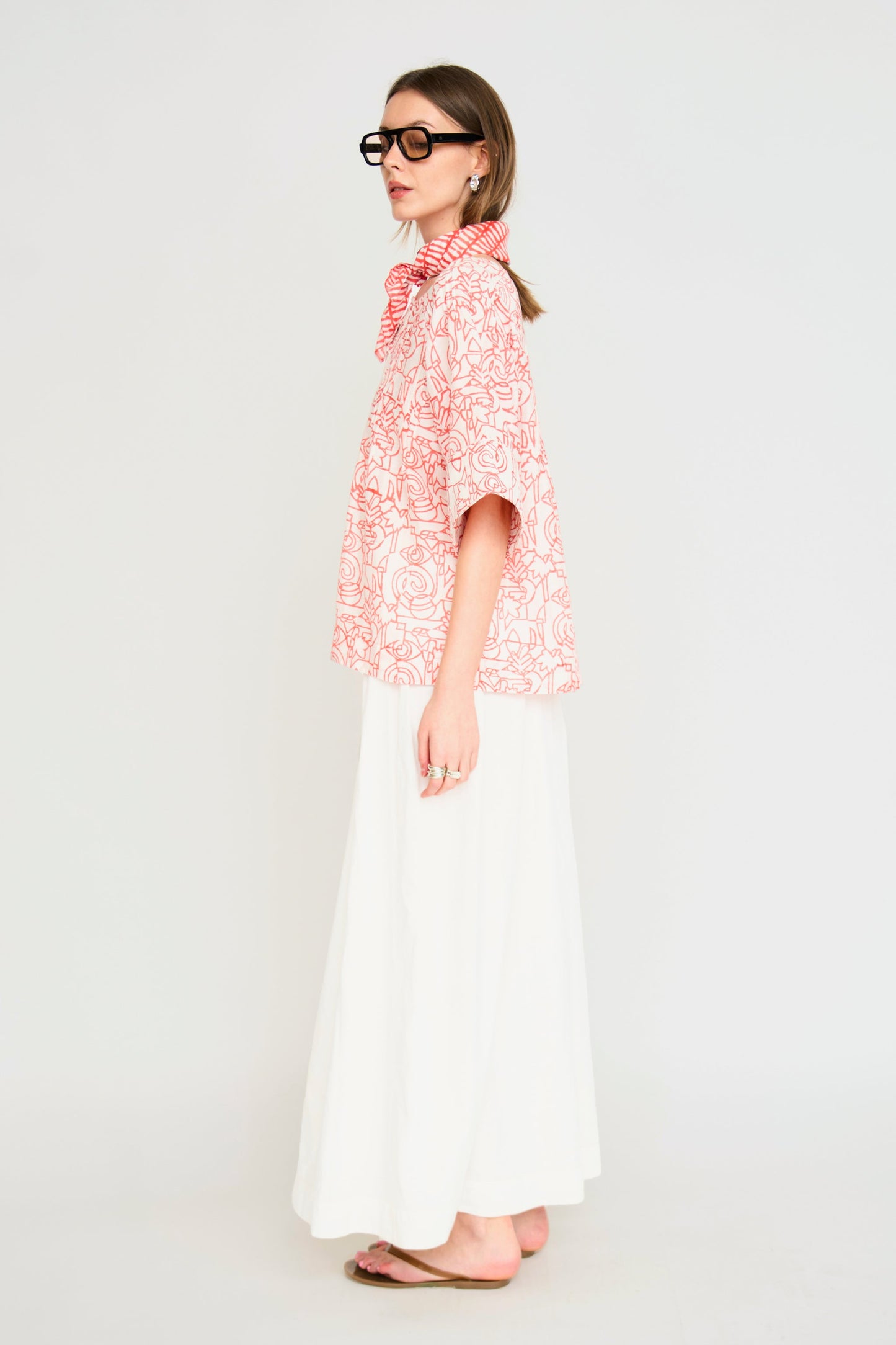 Woman wearing a white skirt