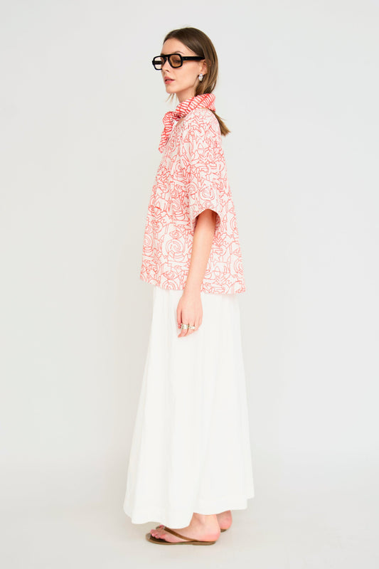 Woman wearing a white skirt