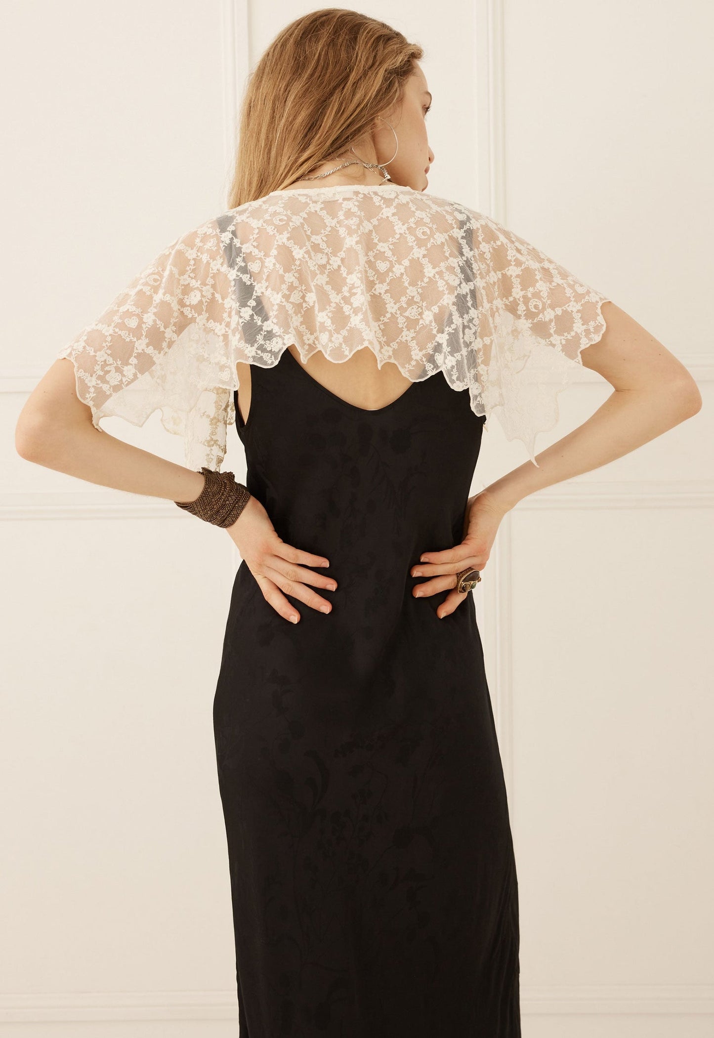Serpent Lace Cape - Vintage Cream