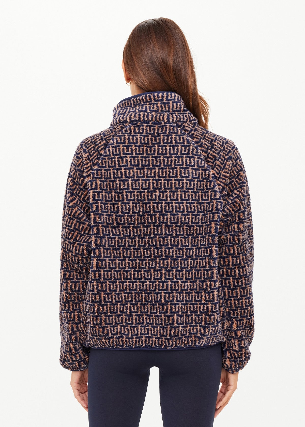 Woman wearing a patterned pullover 