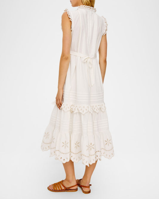 Woman wearing a white dress with lace