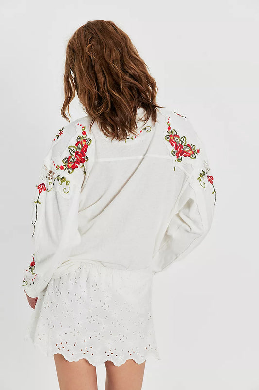 Woman wearing a white lace skort