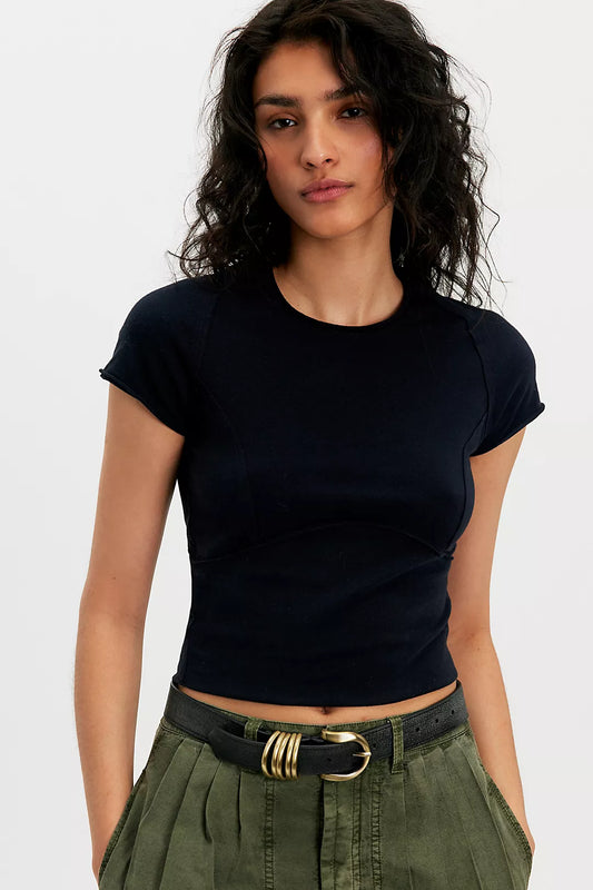 Woman wearing a black t-shirt
